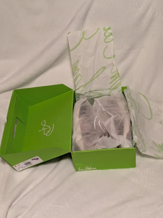 Sam Edelman Low-Top Sneaker in Taupe and Cream - Picture 6 of 8